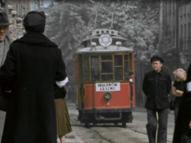 „Mur” czyli jak Sosnowiec i Katowice razem Warszawę udawały Kręcenie filmu „Mur” („The Wall”, 1982) na ulicach Sosnowca-Konstantynowa (ulica Wincentego Pstrowskiego, obecnie Stanisława Staszica). Rok 1980