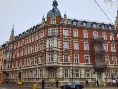 W okazałej kamienicy w Katowicach powstaje hotel Kamienica na rogu Sokolskiej i pl. Wolności, Katowice