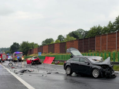 Koszmarny wypadek w Jasienicy. Kierowca pojechał pod prąd na ekspresówce Koszmarny wypadek w Jasienicy. Kierowca pojechał pod prąd na ekspresówce
