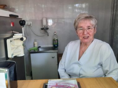 Teresa 33 lata prowadzi budkę z lodami włoskimi w Załężu Budka z lodami pani Teresy, Katowice Załęże