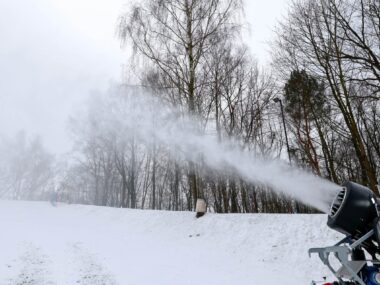 St. Moritz? To Katowice! Trwa naśnieżanie Parku Kościuszki Trwa naśnieżanie toru saneczkowego i górki w Parku Kościuszki