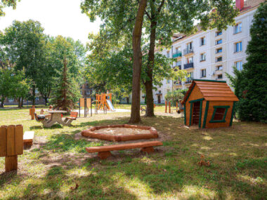 Mieszkańcy osiedla C w Tychach „zrobili sobie” plac zabaw Nowy plac zabaw na osiedlu C w Tychach