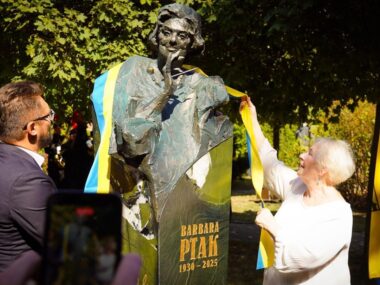 Popiersie Barbary Ptak odsłonięte w Galerii Artystycznej Odsłonięcie popiersia Barbary Ptak