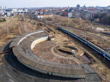 Wielki wstyd Katowic. Parowozownia popada w ruinę Parowozownia Katowice Raciborska, 2024 rok