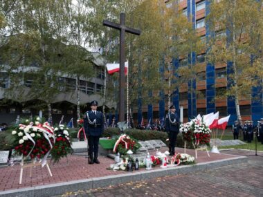 Nieznany Policjant II RP spoczął z honorami w Katowicach Państwowy pogrzeb Nieznanego Policjanta II RP
