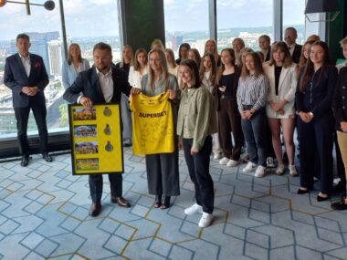 Piłkarki GKS Katowice już są mistrzyniami Polski Piłkarki GKS Katowice spotkały się z prezydentem Katowic