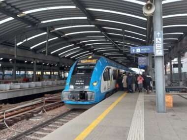 Koleje Śląskie uruchomią dodatkowe pociągi w noc sylwestrową Pociag Koleje Slaskie Katowice