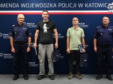 Policja uhonorowała bohaterów z Chorzowa Policja uhonorowała bohaterskich mieszkańców Chorzowa za reakcję po ataku nożownika