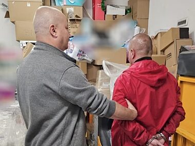Policjant po służbie zatrzymał w markecie złodzieja Policjant zatrzymał poszukiwanego złodzieja