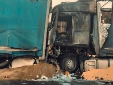 Tragiczny bilans karambolu na DK78. Ofiary sprasowane Poreba DK78 Karambol Pozar Wypadek Smiertelny Zrodlo Zaiwercie112 at Facebook 2026 10 07 06 Kadr x