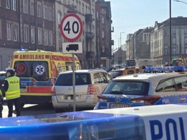 Kierujący Dacią potrącił kobietę na przejściu dla pieszych Potrącenie pieszej, ul. Bytomska, Świętochłowice