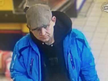 Ten mężczyzna jest podejrzewany o podpalenie Biedronki Pozar Biedronka Katowice podejrzany 01