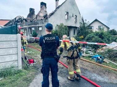 Dwie ofiary pożaru. Policja ustala ich tożsamość Pożar w Jaworznie