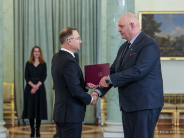 Prokurator z Sosnowca na czele Trybunału Konstytucyjnego Prezydent Rzeczypospolitej Polskiej Andrzej Duda i prezes Trybunału Konstytucyjnego Bogdan Święczkowski podczas uroczystości wręczenia nominacji. 9 grudnia 2024
