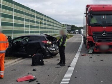 Pyrzowice. Wypadek na A1. Ciężarówka najechała na osobówkę. 15 czerwca 2026 Pyrzowice. Wypadek na A1. Ciężarówka najechała na osobówkę. 15 czerwca 2026