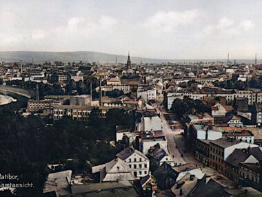 Racibórz w filmie z 1939. Kajakiem po Odrze z miastem w tle Raciborz w latach 30