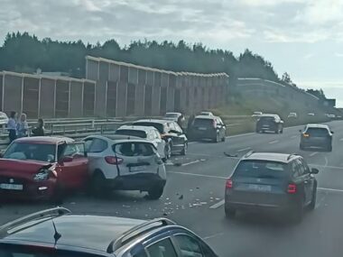 Poranny karambol na autostradzie A4 w Rudzie Śląskiej Ruda Śląska. Karambol z udziałem 6 samochodów na autostradzie A4. 19 sierpnia 2026