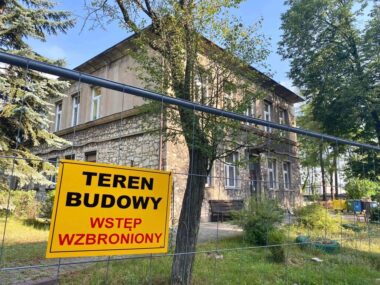 Dąbrowa Górnicza: ruszył remont nietypowego budynku SP11 SP11 w Dąbrowie Górniczej