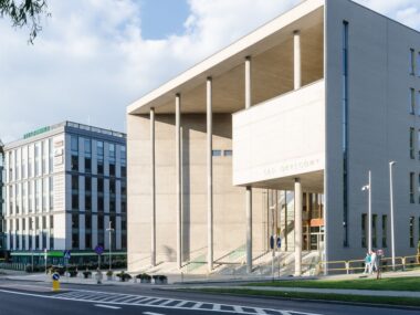 Przyjechała autem do sądu z zakazem prowadzenia w aktach Sad Okregowy 616594 Fotopolska Eu