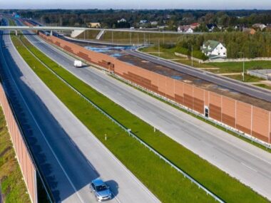 Czy przy DK94 powstaną w końcu ekrany? 5 lat poślizgu Sławków. Ekrany akustyczne przy DK94. Wizualizacja