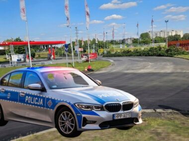 Strzały i ranny policjant. Policyjny pościg drogami Zagłębia Sosnowiec, Będzin, Czeladź. Pościg policyjny za BMW po DK94, S86 i DK86, zakończony na ulicy Handlowej w Czeladzi. Ilustracja poglądowa. 31 lipca 2026