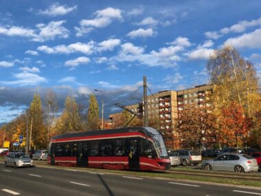 „Ring” – tramwajowa obwodnica Sosnowca nie szybko powstanie Sosnowiec-Klimontów. Torowisko tramwajowe i tramwaj przy ulicy 11 listopada. Wizualizacja