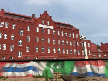 Kierunek GZM: Ile zostało z wspaniałości Konstantynowa? Sosnowiec-Konstantynów. Biurowiec fabryki Wilhelma Fitznera i Konrada Gampera (obecnie »Sumimoto«) przy ulicy Stanisława Staszica 31. 25 lipca 2025.
