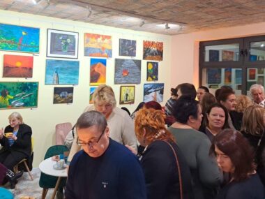 Sosnowiec. BarwowaArt galeria-kawiarnia – działa ponad rok Sosnowiec. "Lokal na kulturę". BarwowaArt – galeria-kawiarnia. Otwarcie, 28 grudnia 2023 roku.