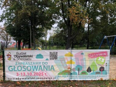 Sosnowiec. Trwa głosowanie nad Budżetem Obywatelskim 2026 XII Budżet Obywatelski w Sosnowcu (2026). Baner w parku w Milowicach. 6 października 2025.