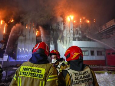 Ogromne straty po pożarze Zakładów Mięsnych w Sosnowcu Sosnowiec-Milowice. Ul. Krzysztofa Kamila Baczyńskiego 165. Pożar hali w Zakładach Mięsnych „Duda” („Cedrob”). 10 maja 2025.