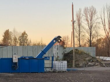 Znika nielegalne składowisko odpadów w Sosnowcu Sosnowiec-Radocha. Nielegalne składowisko odpadów. Sprzątanie. 6 listopada 2025.