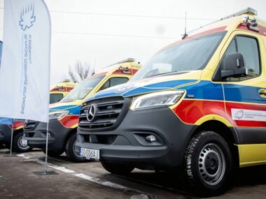 11 nowych karetek dla pogotowia ratunkowego w Zagłębiu Rejonowe Pogotowie Ratunkowe w Sosnowcu dostało 11 nowych karetek i wyposażenie dla całego Zagłębia i okolic. 7 stycznia 2026.