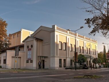 Sosnowiec. Aktorzy prowadzą zajęcia teatralne w liceach Teatr Zagłębia w Sosnowcu.
