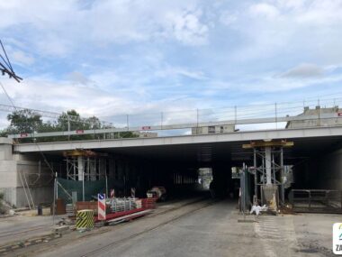 Sosnowiec. Przywracają ruch pod kluczowym wiaduktem. Czasowo Sosnowiec. Wiadukt nad ulicą Józefa Piłsudskiego po odbudowie połowy obiektu. 11 lipca 2025.