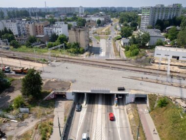 Sosnowiec. Ulica Józefa Piłsudskiego. Wiadukt kolejowy otwarty na stałe (pełna przepustowość pod spodem). 30 czerwca 2026 Sosnowiec. Ulica Józefa Piłsudskiego. Wiadukt kolejowy otwarty na stałe (pełna przepustowość pod spodem). 30 czerwca 2026