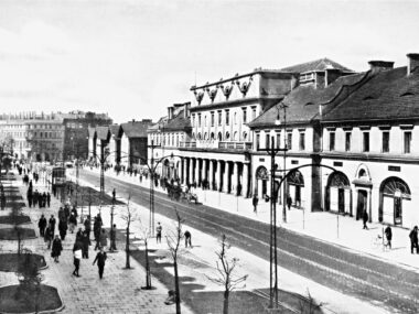 Sosnowiec, którego już nie ma. Ulica Główna. GALERIA Sosnowiec. Ulica Trzeciego Maja / Stalinogrodzka / Czerwonego Zagłębia. Domy kolejowe, restauracja „Savoy”, kinoteatr „Zagłębie”, Dom Czterech Kupców Sezam. Lata 1950-1955.