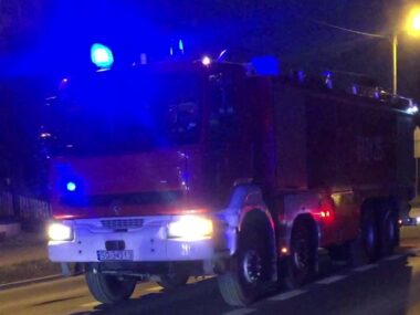 Pożar w Sosnowcu. Znaleziono zwęglone ciało Komenda Miejska Państwowej Straży Pożarnej w Sosnowcu – wóz ratowniczo-gaśniczy.