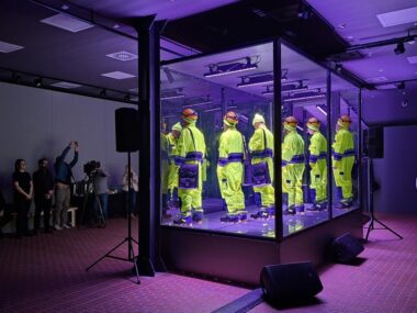 Górnicy w akwarium pod ostrzałem wzroku widowni. Nowa sztuka Spektakl Faterland, Teatr Śląski