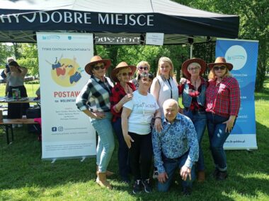 Pomoc dla rodzin z Darwina: zbiórka rzeczowa wolontariuszy Wolontariusze TCW na pikniku organizacji pozarządowych