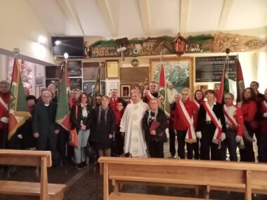 Tablica pamiątkowa Edwarda Wieczorka w Warszawie Tablica Edwarda Wieczorka znajduje się w Kaplicy Zasłużonych Działaczy PTTK w Warszawie