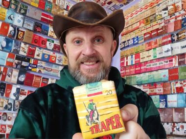 Nigdy nie palił, a kolekcjonuje paczki papierosów Tomasz Chrusciel