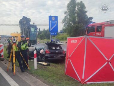 Koszmarny wypadek na A4. Fatalne skutki zderzenia z koparką Tragiczny wypadek na A4