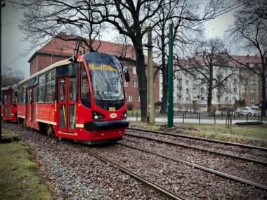Burza nad Bytomiem. Uszkodzona sieć trakcyjna, brak prądu Tramwaj linii 19