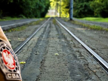 Afera korupcyjna w tramwajach. Prezes i zastępca zatrzymani CBA – śledztwo i zatrzymania w sprawie domniemanej korupcji przy przetargach na modernizację infrastruktury »Tramwajów Śląskich«. Ilustracja poglądowa. Czerwiec 2026