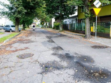 Awaryjna wymiana nawierzchni ul. Szymanowskiego i Jaworowej Ul Szymanowskiego Katowice