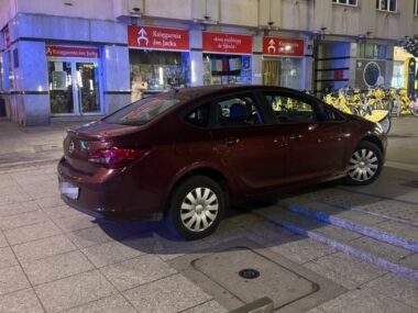 Po pijaku wjechała autem na schody na katowickim Rynku Wjechała autem na Rynek, Katowice