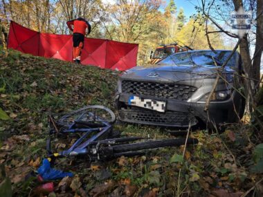 Potrącenie rowerzysty! Rannego zabrał do szpitala LPR Wypadek rowerzysty w Kobiórze