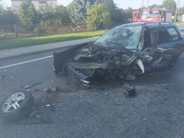 DK-91 zablokowana po czołowym zderzeniu Wypadek w Rędzinach
