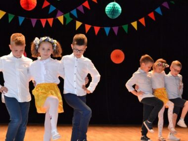 Po drugiej stronie tęczy - festiwal twórczości najmłodszych XVII Festiwal Sztuk Podwórkowych w Tychach