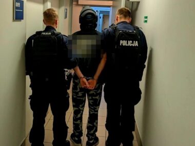 19-latek podpalił wiatę śmietnikową. Ogień strawił samochody Zatrzymanie podpalacza Katowice